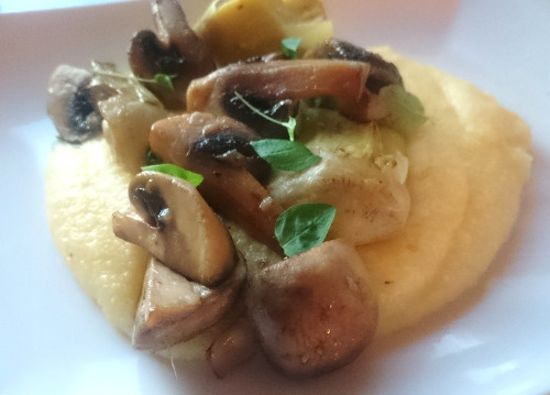 Krämig polenta med svamp & kronärtskocka